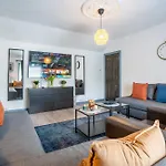 Spacious 2Br Maisonette 2 Baths Huge Lounge