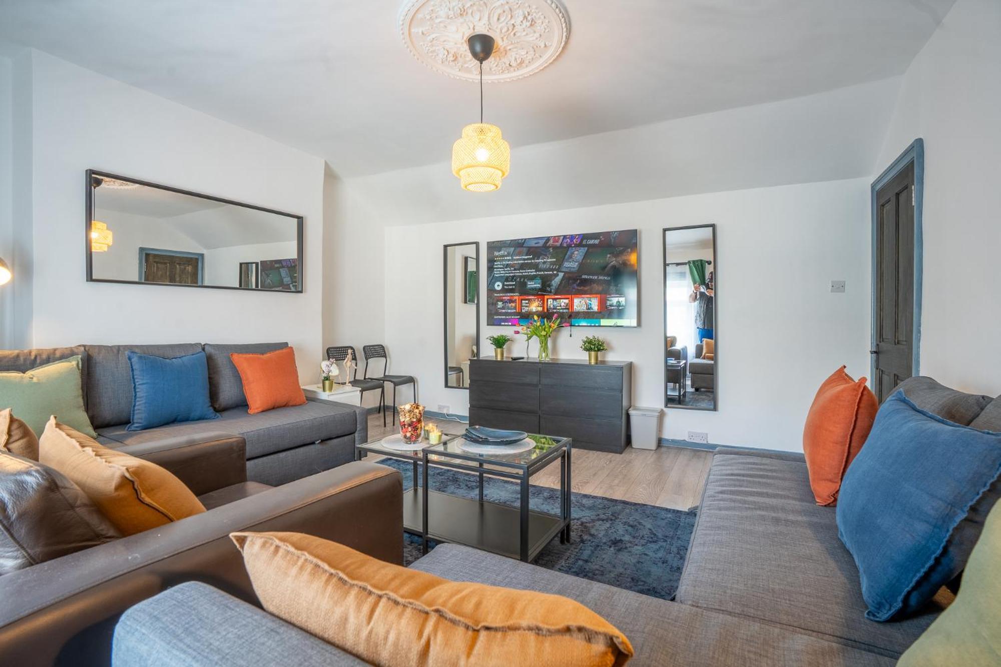 Spacious 2br Maisonette 2 Baths Huge Lounge