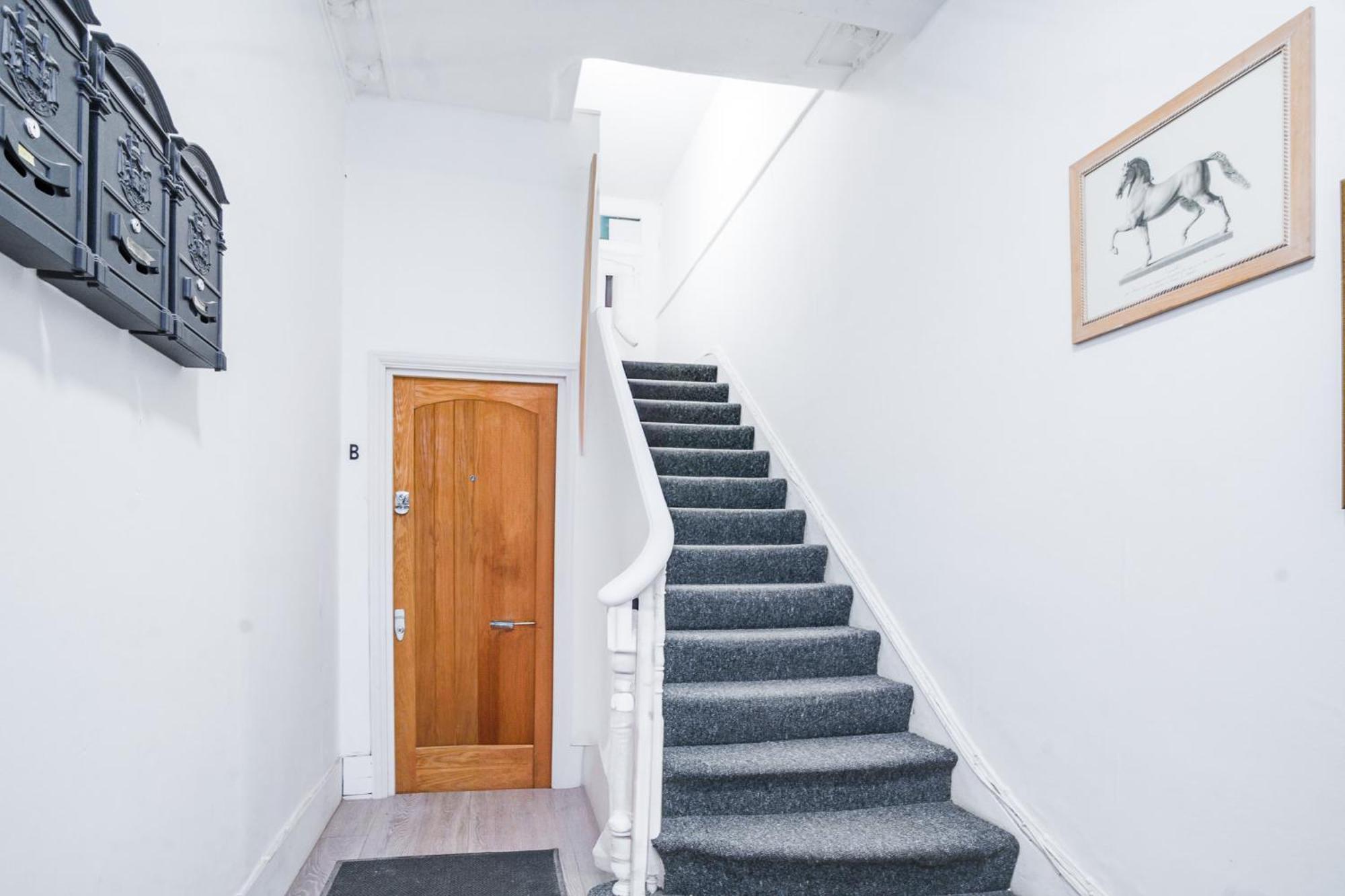Spacious 2br Maisonette 2 Baths Huge Lounge London