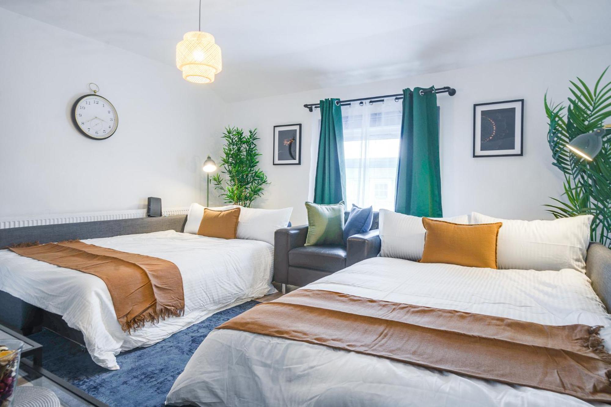 Spacious 2br Maisonette 2 Baths Huge Lounge * London