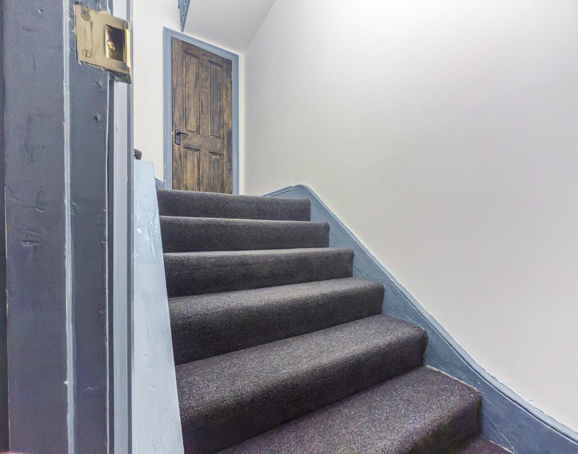 Spacious 2br Maisonette 2 Baths Huge Lounge Apartment *