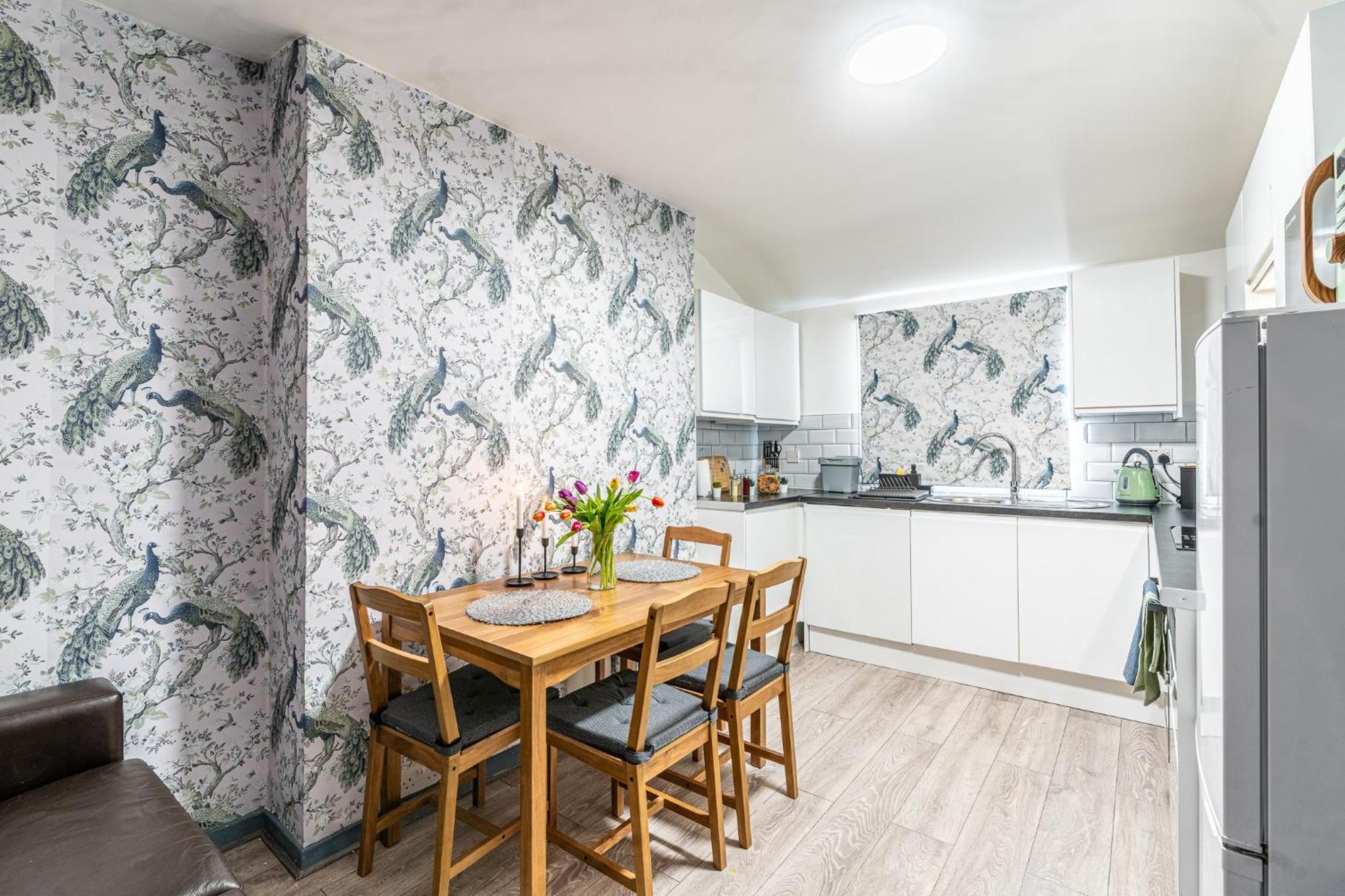 Spacious 2br Maisonette 2 Baths Huge Lounge Apartment London