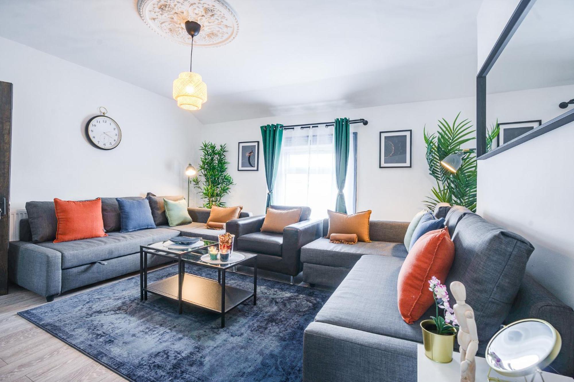 Spacious 2br Maisonette 2 Baths Huge Lounge